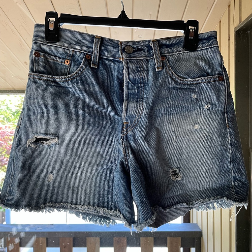 High rise button fly Levi Strauss Denim shorts size 28